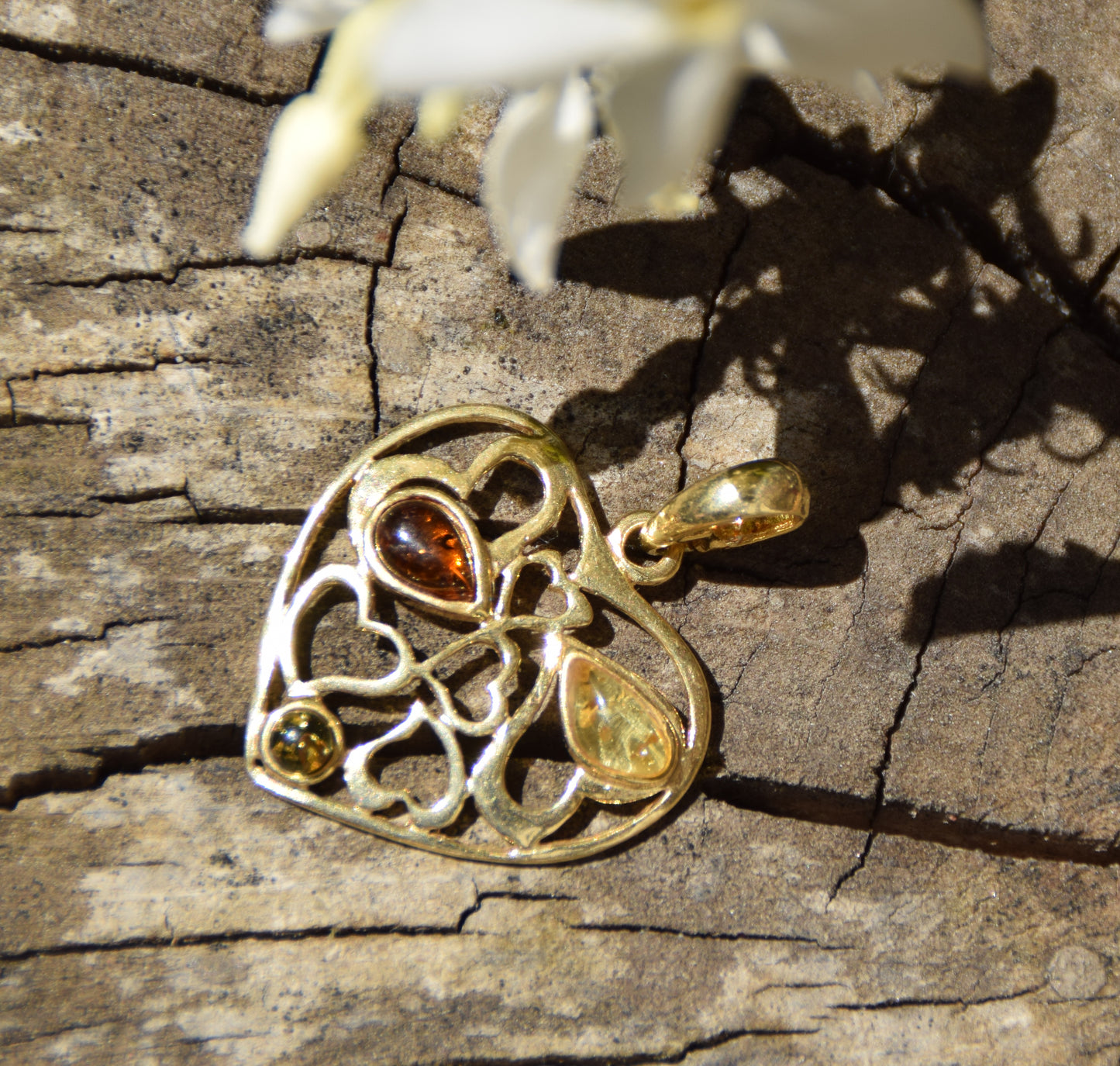 Romantic heart pendant in natural Amber of various shades and 18k Gold plated 925 Silver, MJ Baltica, BZW164