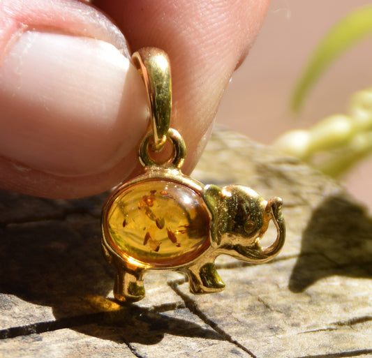 Delicate lucky elephant pendant in 925 Sterling Silver, 18k Gold plated with natural cognac Amber, MJ Baltica, BZW166