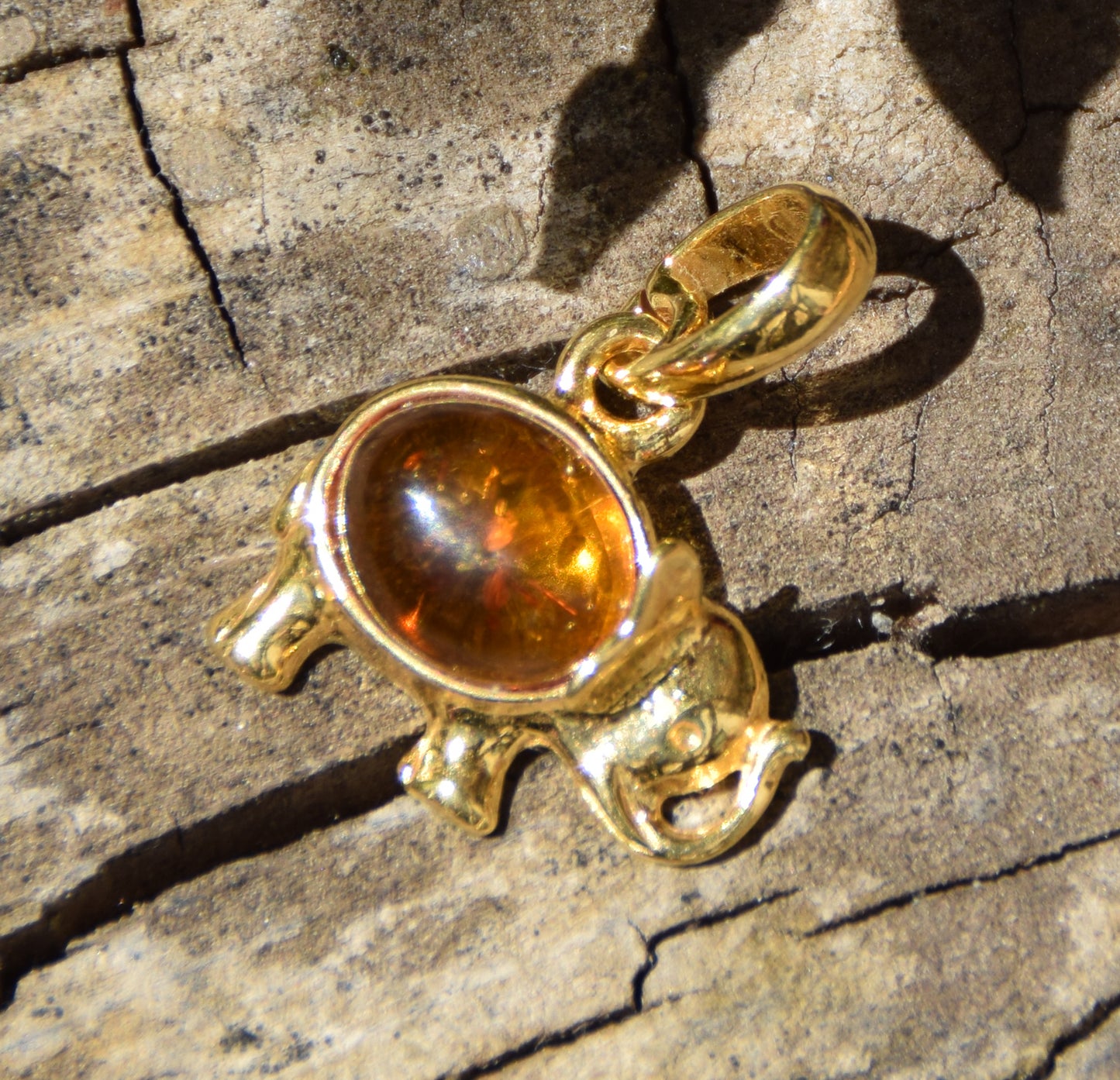 Delicate lucky elephant pendant in 925 Sterling Silver, 18k Gold plated with natural cognac Amber, MJ Baltica, BZW166