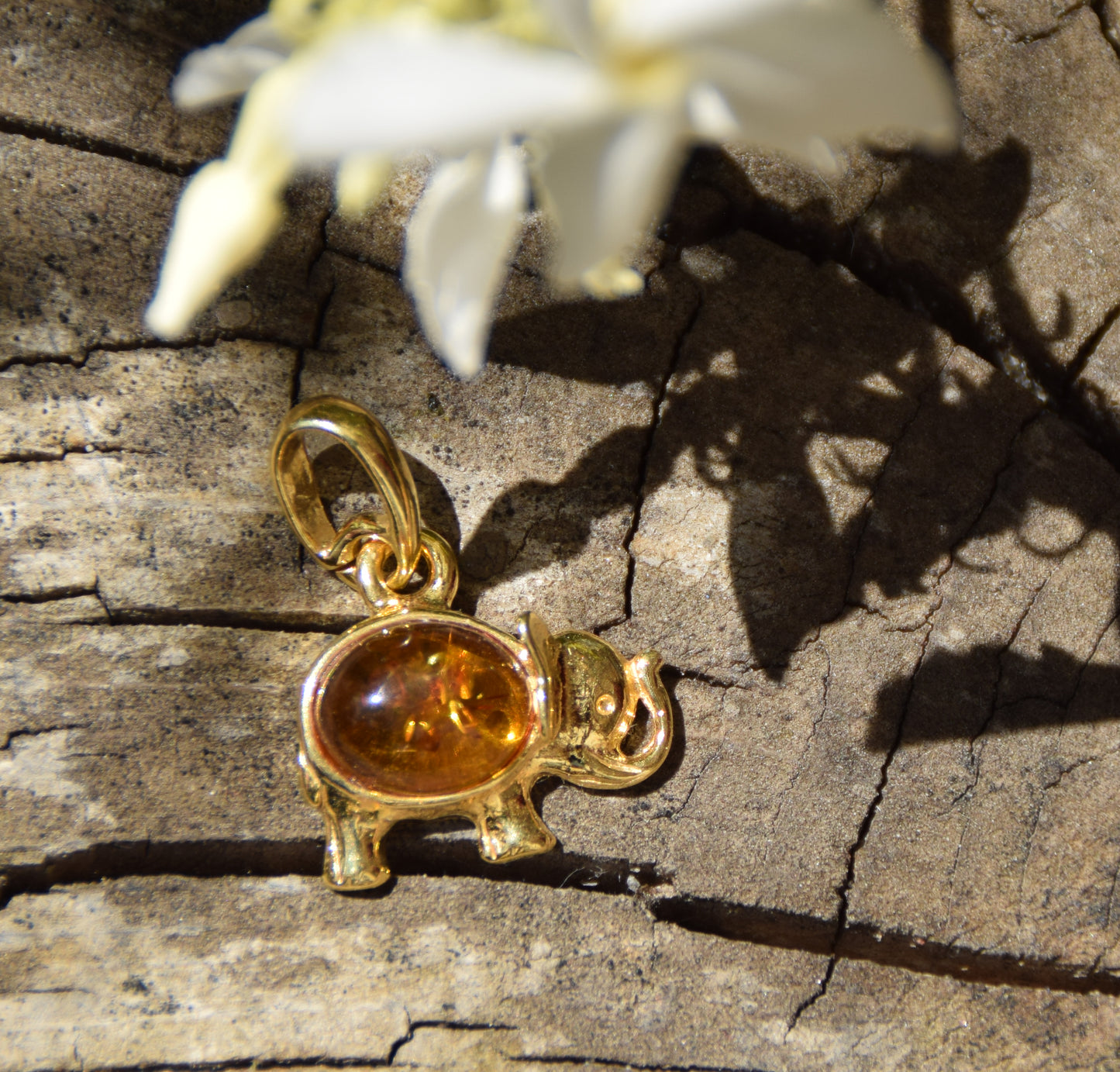 Delicate lucky elephant pendant in 925 Sterling Silver, 18k Gold plated with natural cognac Amber, MJ Baltica, BZW166