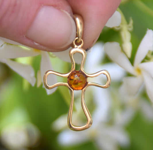 Cross pendant in essential style in 925 Sterling Silver plated with 18k Gold and natural Amber, MJ Baltica, BZW167
