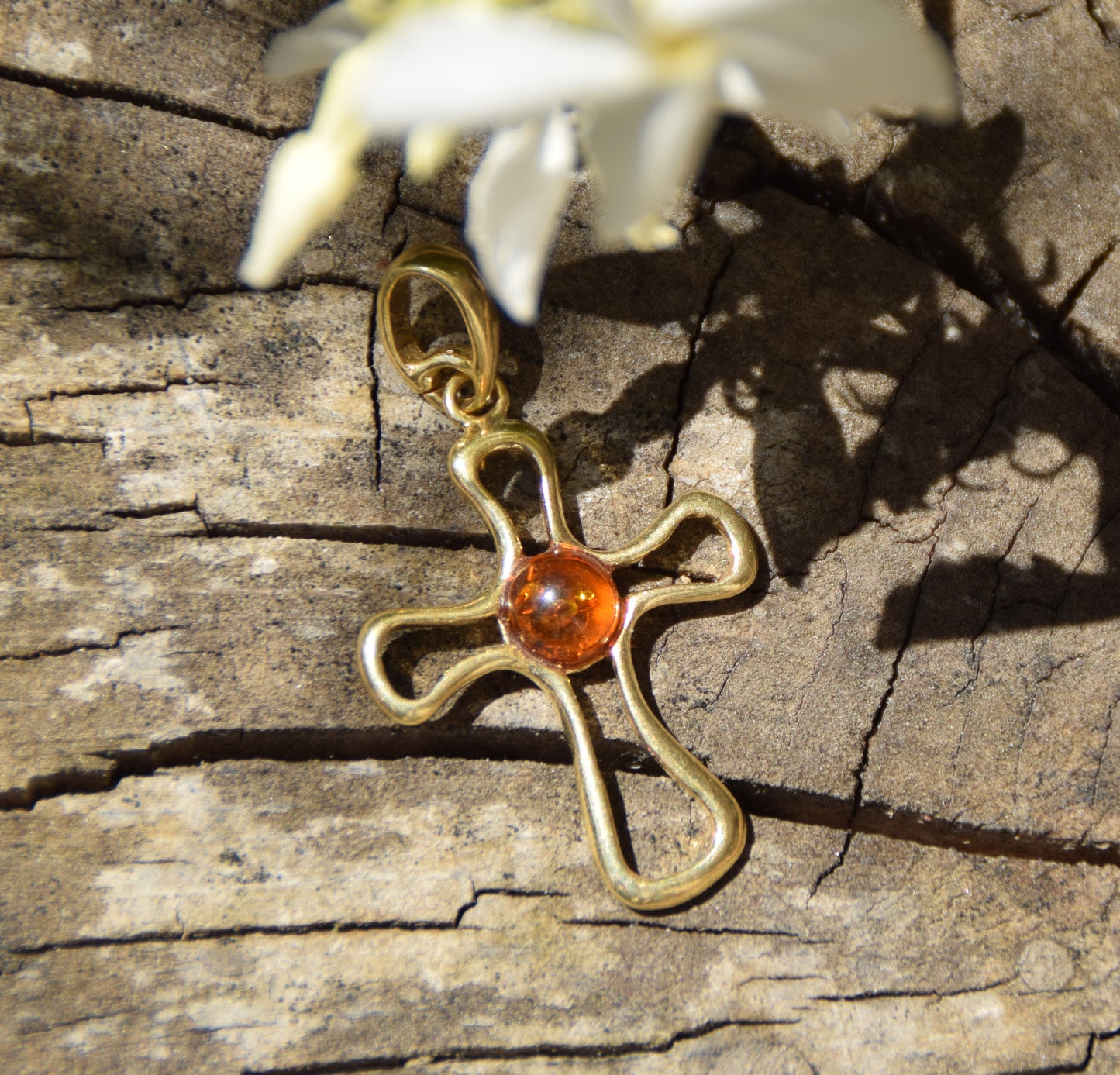 Cross pendant in essential style in 925 Sterling Silver plated with 18k Gold and natural Amber, MJ Baltica, BZW167