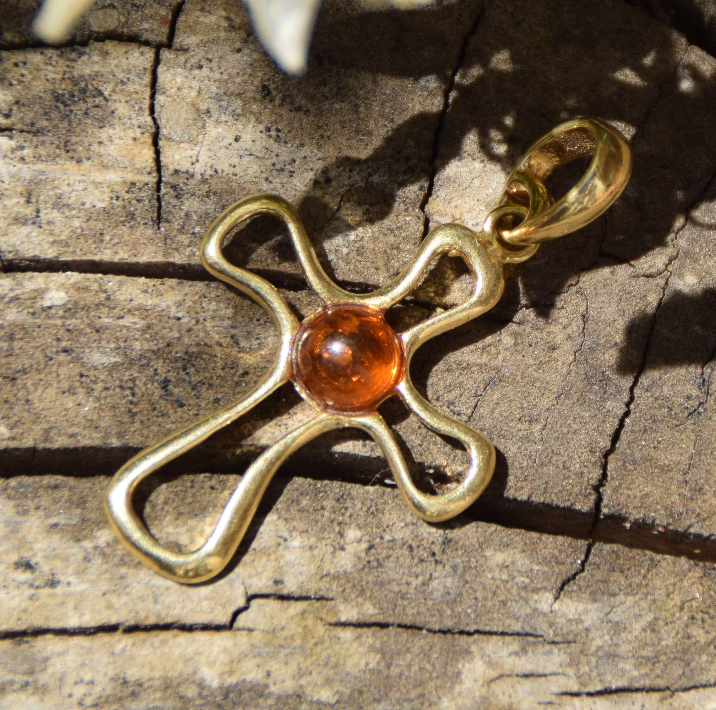 Cross pendant in essential style in 925 Sterling Silver plated with 18k Gold and natural Amber, MJ Baltica, BZW167