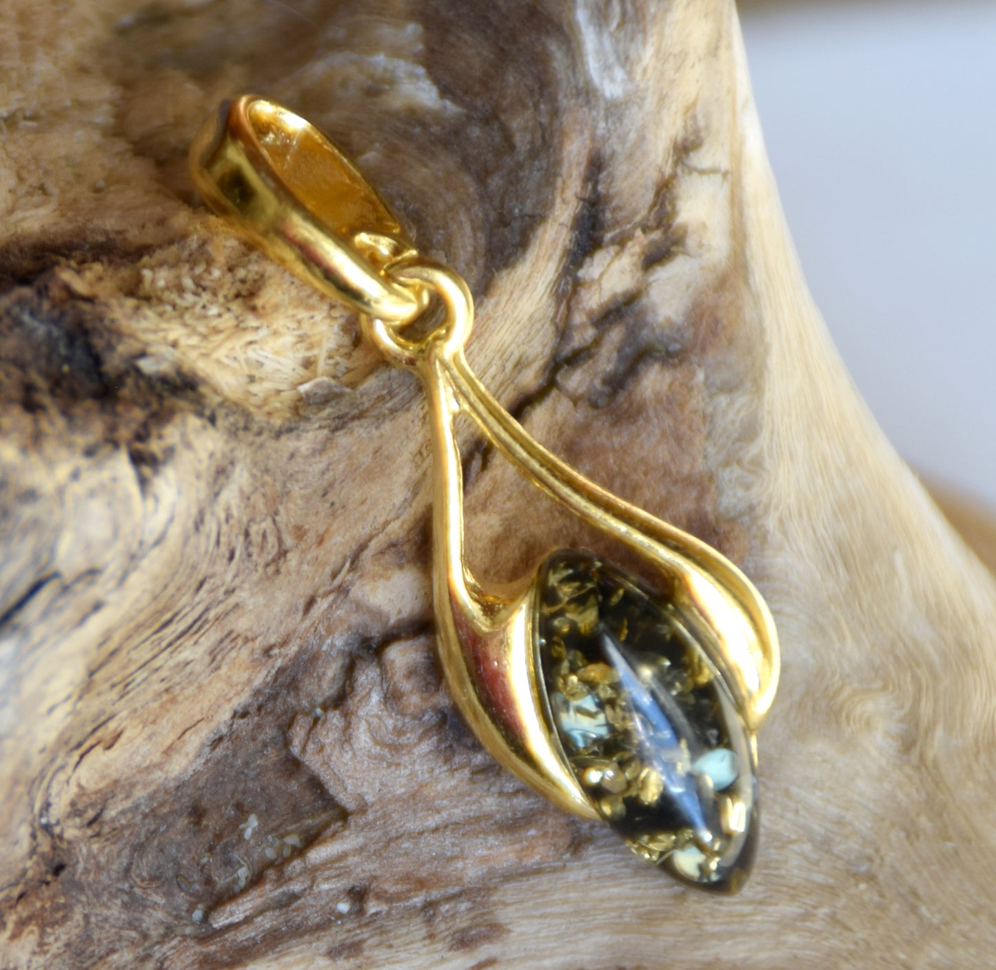 Elegant pendant in natural green Amber and 18k gold-plated 925 Silver, MJ Baltica, BZW170