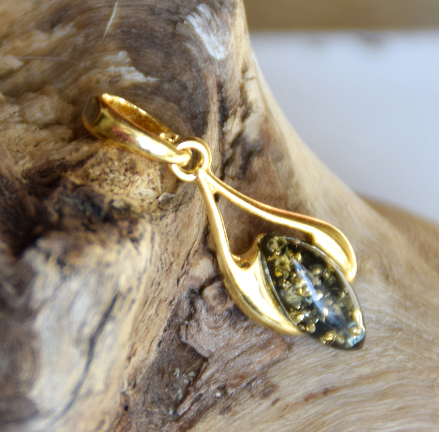 Elegant pendant in natural green Amber and 18k gold-plated 925 Silver, MJ Baltica, BZW170