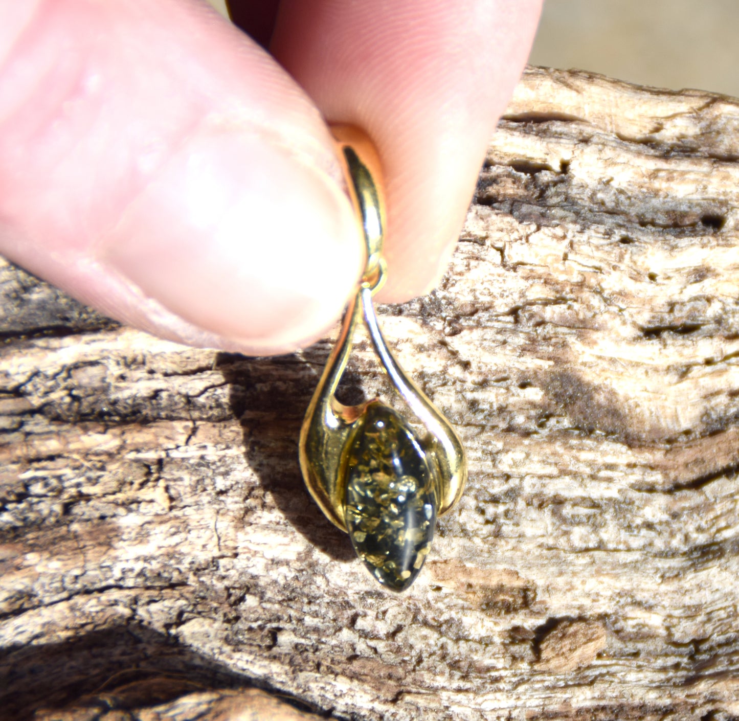 Elegant pendant in natural green Amber and 18k gold-plated 925 Silver, MJ Baltica, BZW170