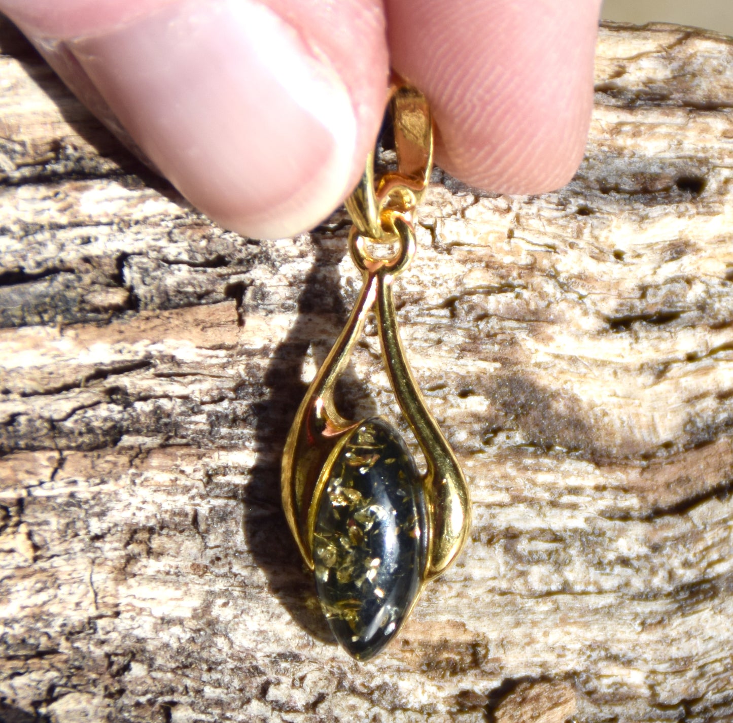 Elegant pendant in natural green Amber and 18k gold-plated 925 Silver, MJ Baltica, BZW170