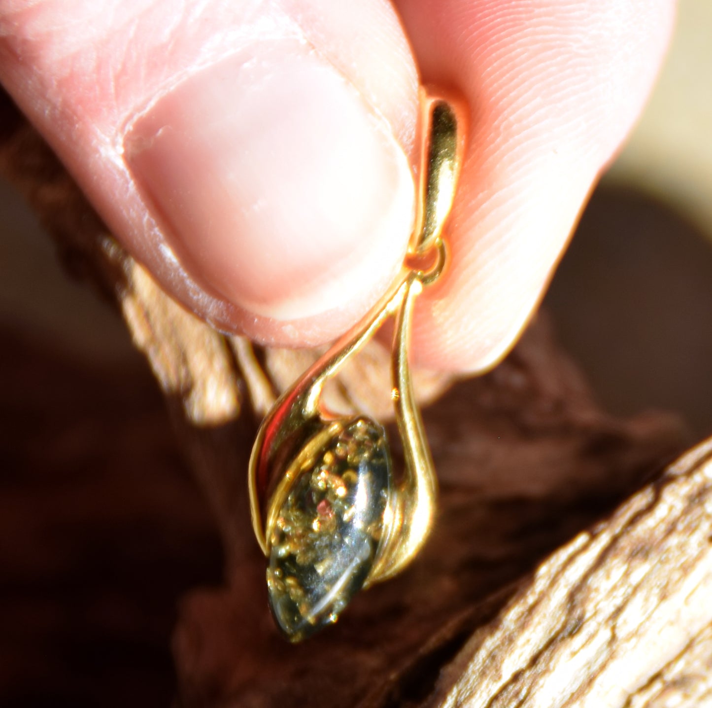 Elegant pendant in natural green Amber and 18k gold-plated 925 Silver, MJ Baltica, BZW170
