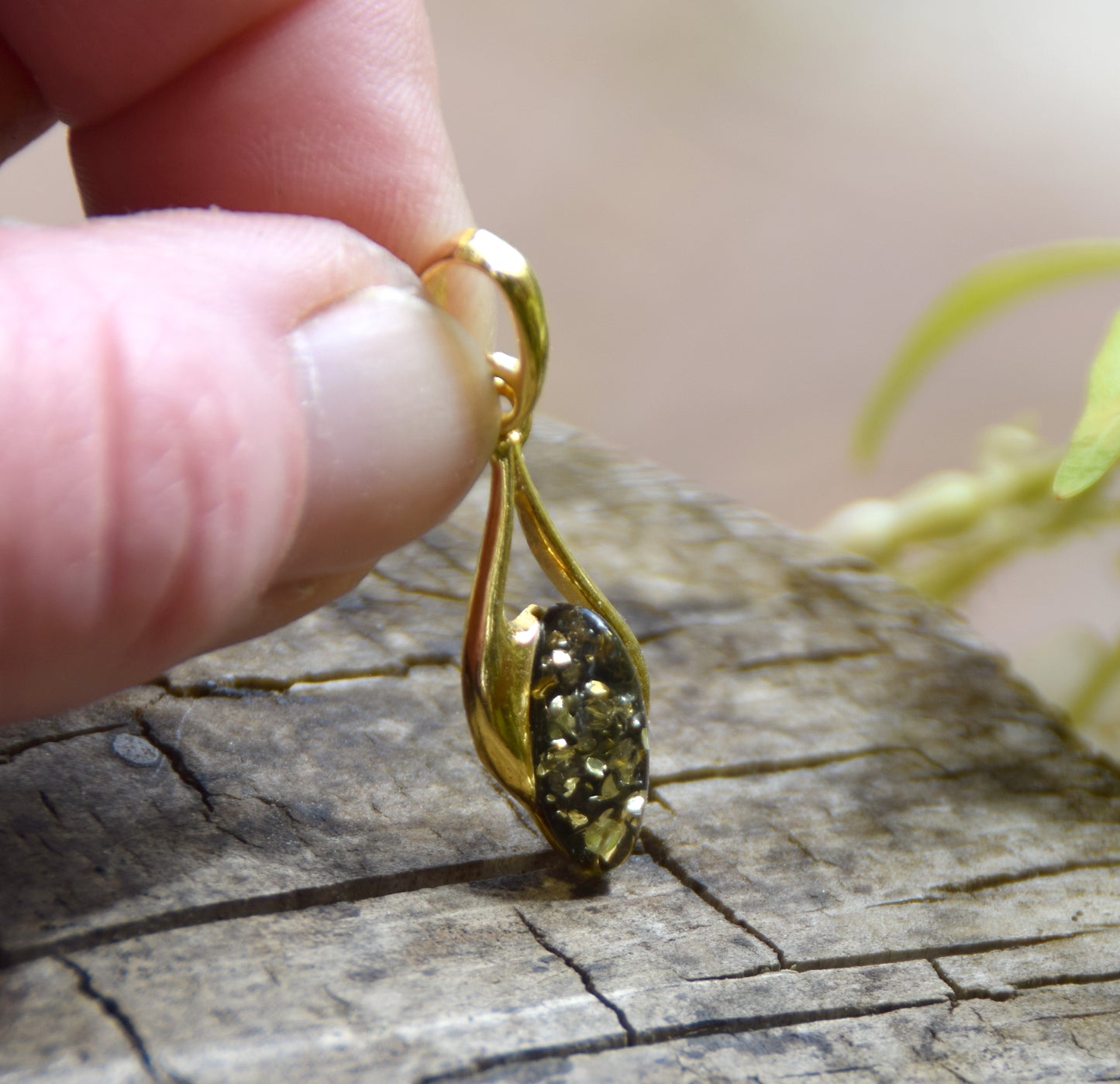 Elegante ciondolo in Ambra naturale verde e Argento 925 placcato in Oro 18k, MJ Baltica, BZW170