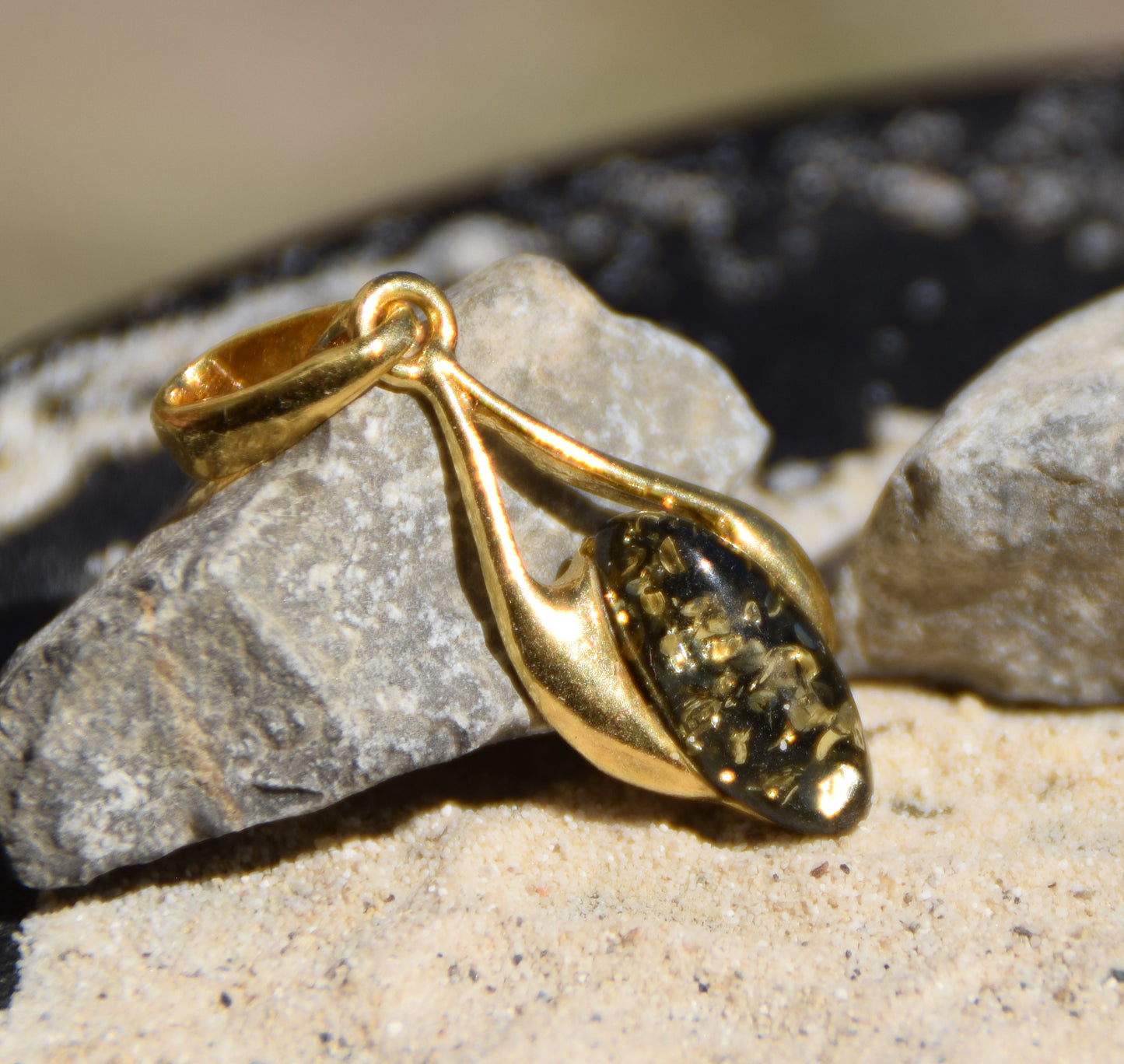 Elegante ciondolo in Ambra naturale verde e Argento 925 placcato in Oro 18k, MJ Baltica, BZW170