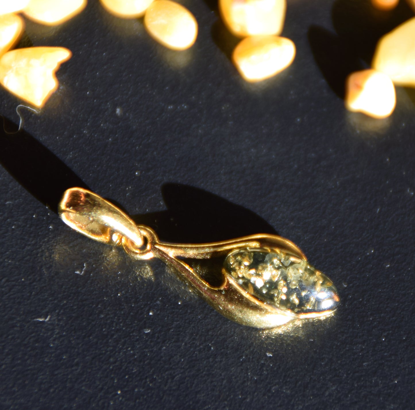 Elegant pendant in natural green Amber and 18k gold-plated 925 Silver, MJ Baltica, BZW170