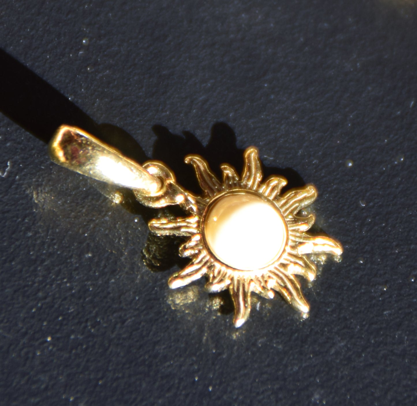 Delicate sun pendant with natural Imperial Amber in 18k Gold-plated Silver, MJ Baltica, BZW173
