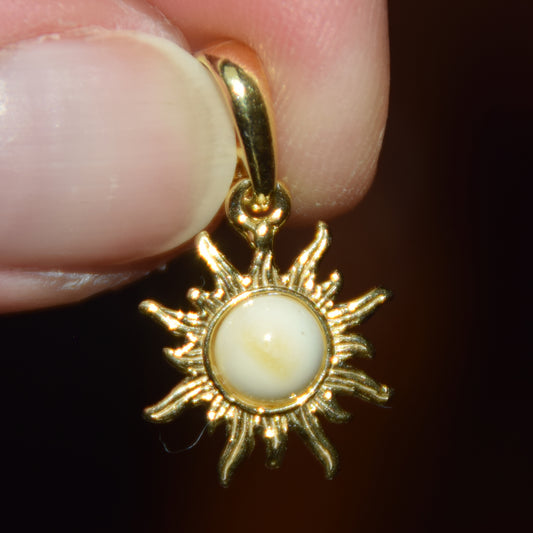 Delicate sun pendant with natural Imperial Amber in 18k Gold-plated Silver, MJ Baltica, BZW173