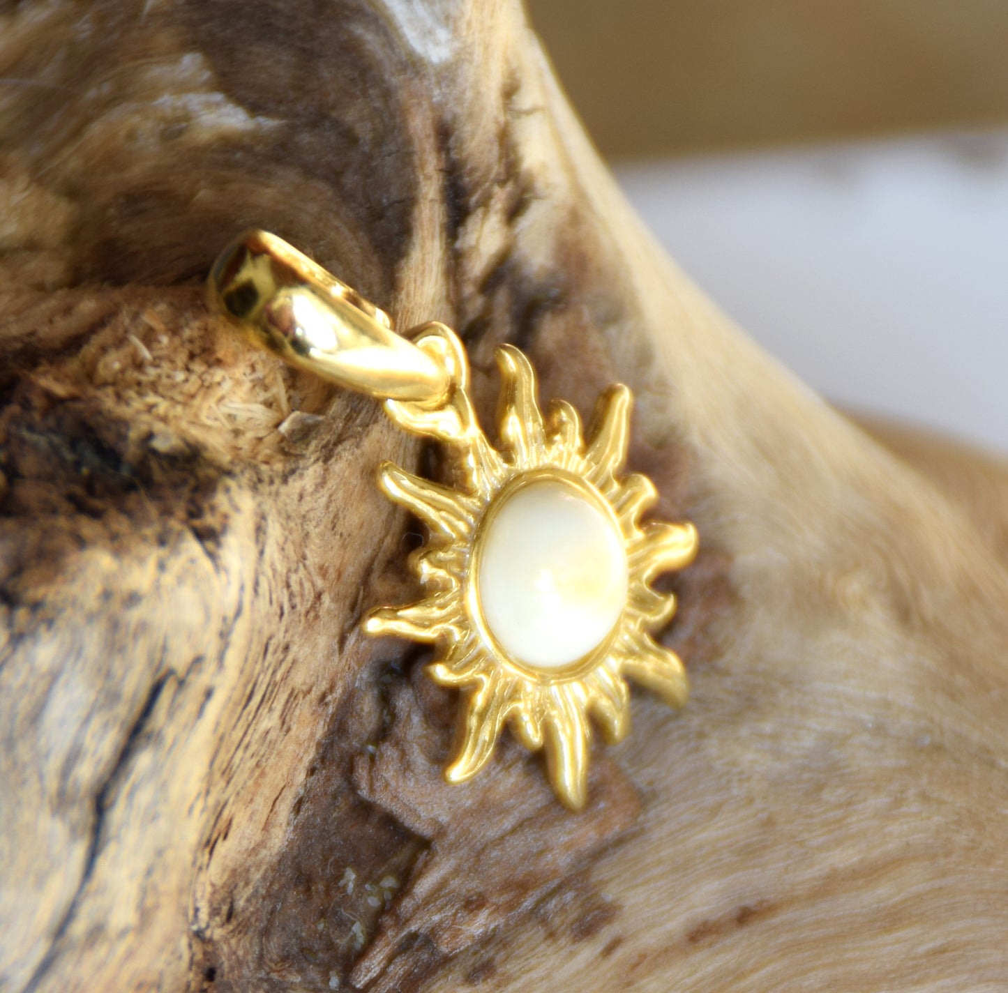 Delicate sun pendant with natural Imperial Amber in 18k Gold-plated Silver, MJ Baltica, BZW173