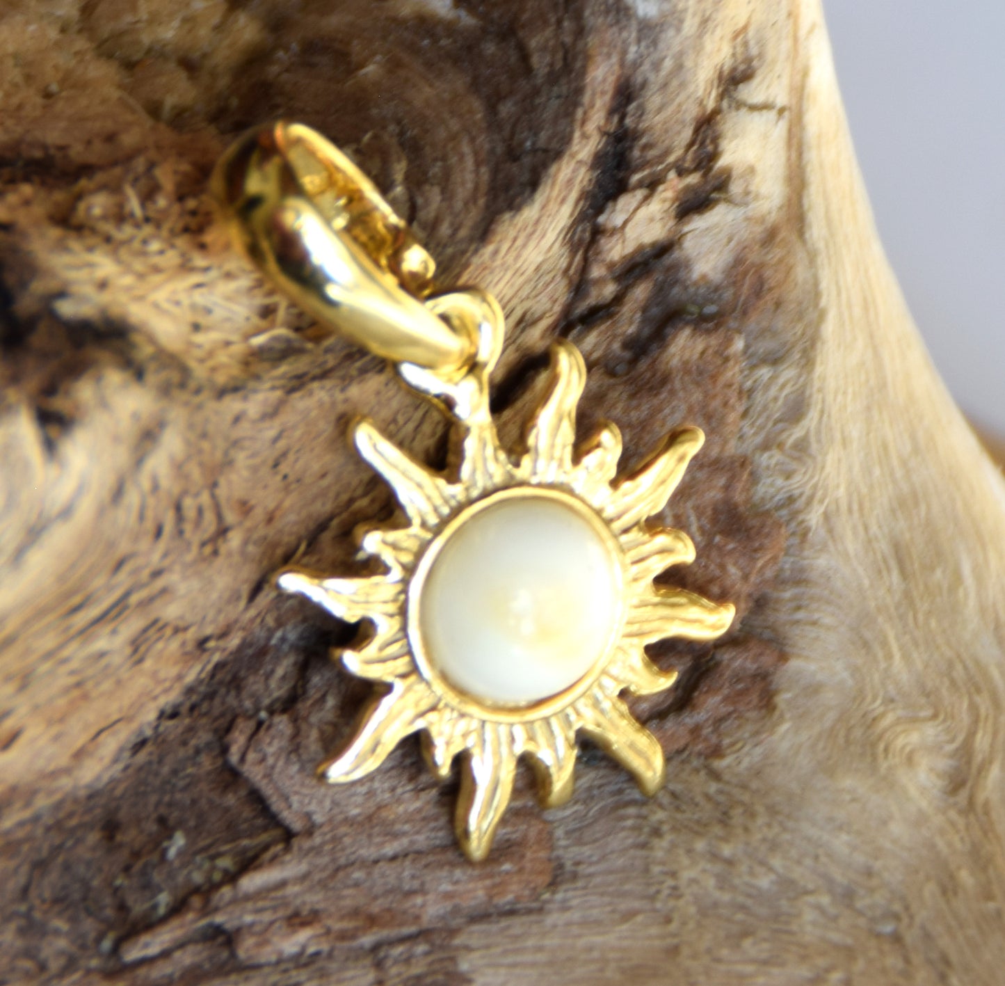 Delicate sun pendant with natural Imperial Amber in 18k Gold-plated Silver, MJ Baltica, BZW173