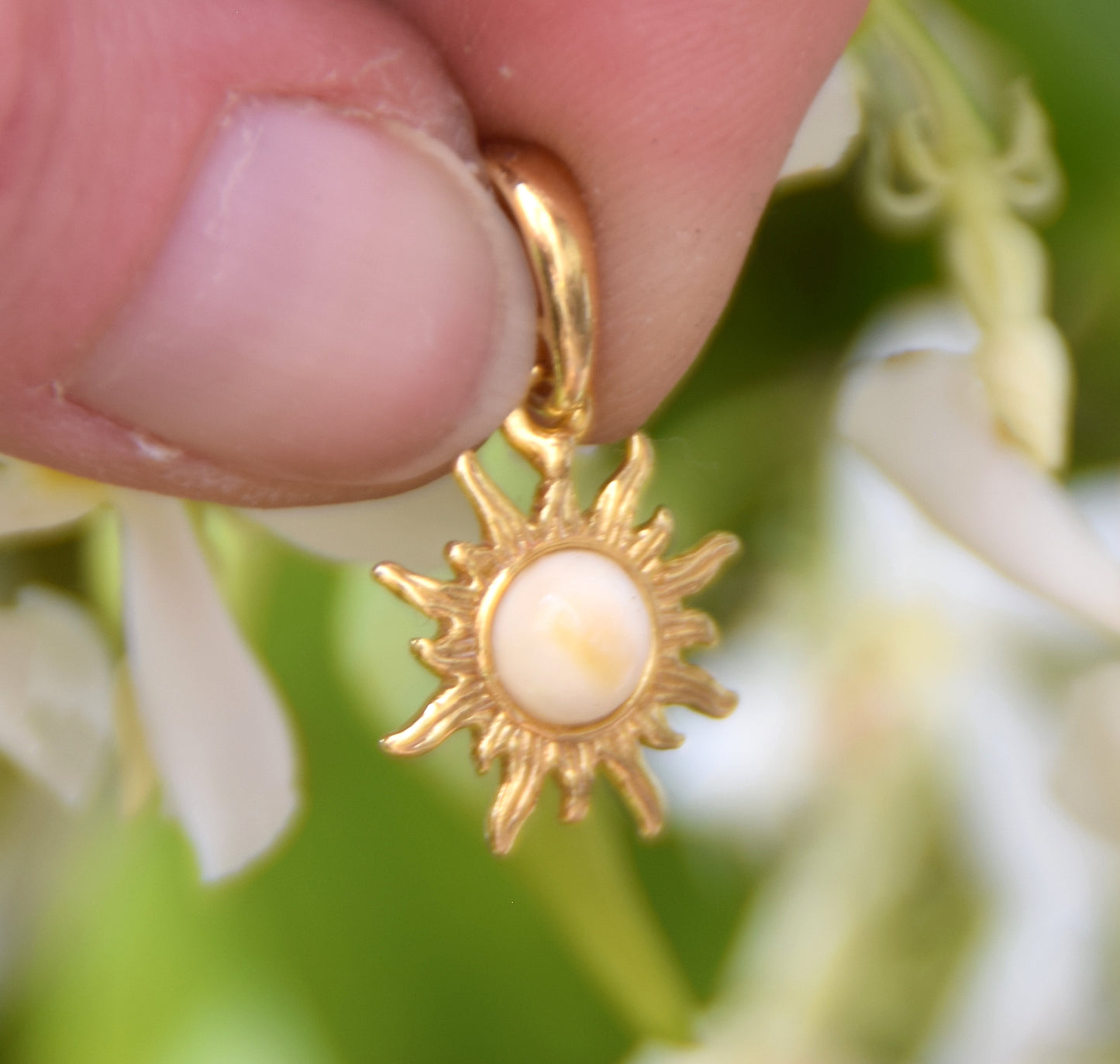 Delicate sun pendant with natural Imperial Amber in 18k Gold-plated Silver, MJ Baltica, BZW173