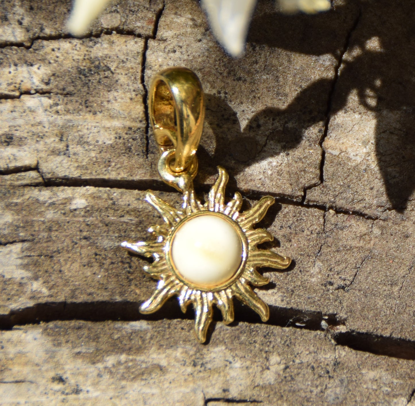 Delicate sun pendant with natural Imperial Amber in 18k Gold-plated Silver, MJ Baltica, BZW173