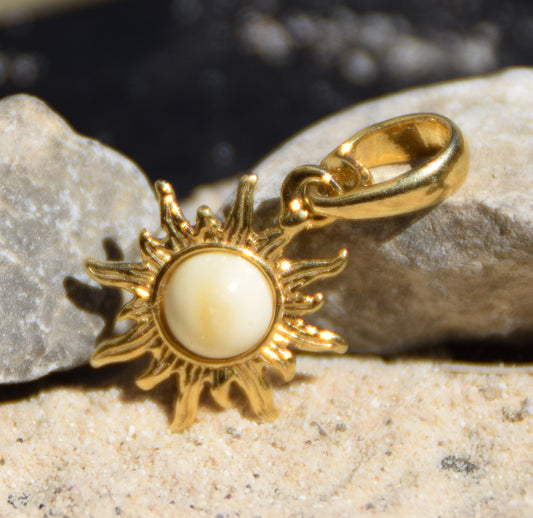 Delicate sun pendant with natural Imperial Amber in 18k Gold-plated Silver, MJ Baltica, BZW173