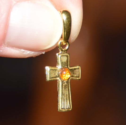 Classic style cross pendant in 925 Sterling Silver 18k Gold plated with natural Amber, MJ Baltica, BZW175