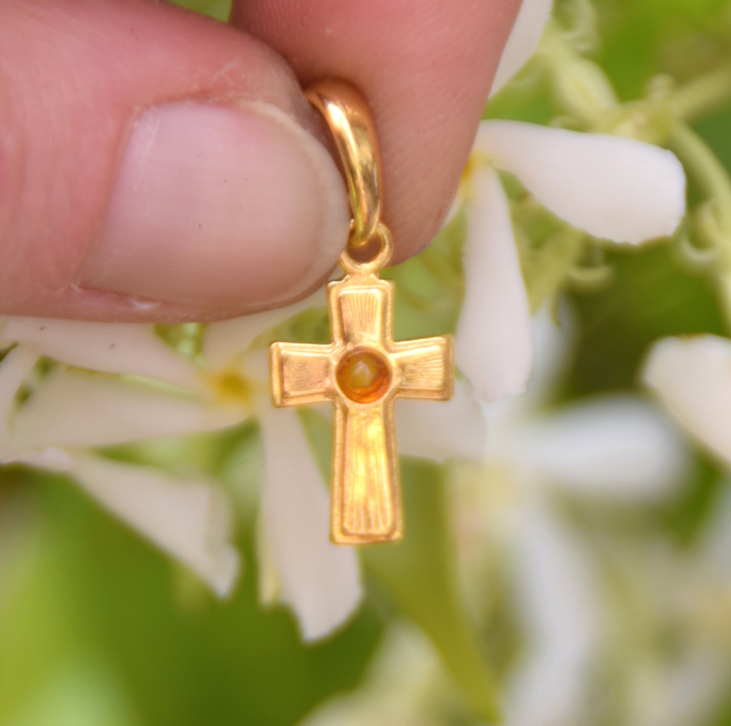 Classic style cross pendant in 925 Sterling Silver 18k Gold plated with natural Amber, MJ Baltica, BZW175