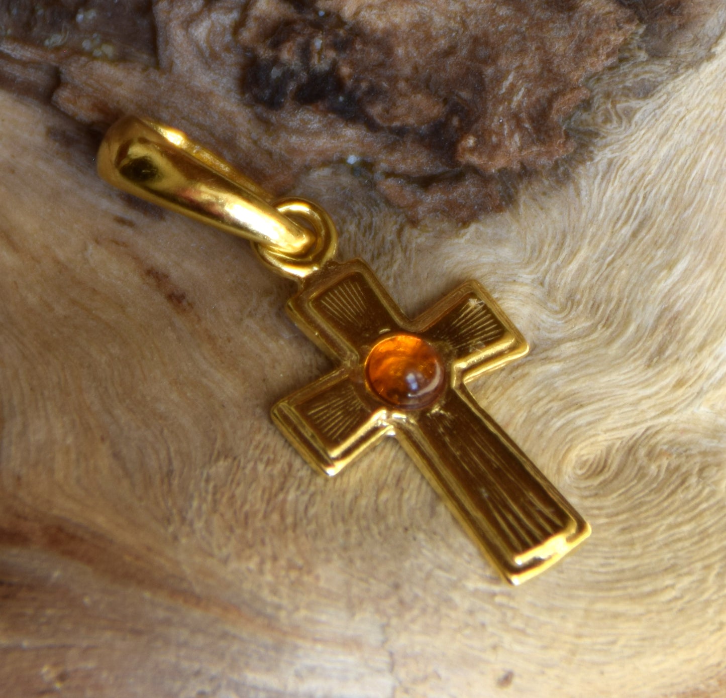 Classic style cross pendant in 925 Sterling Silver 18k Gold plated with natural Amber, MJ Baltica, BZW175