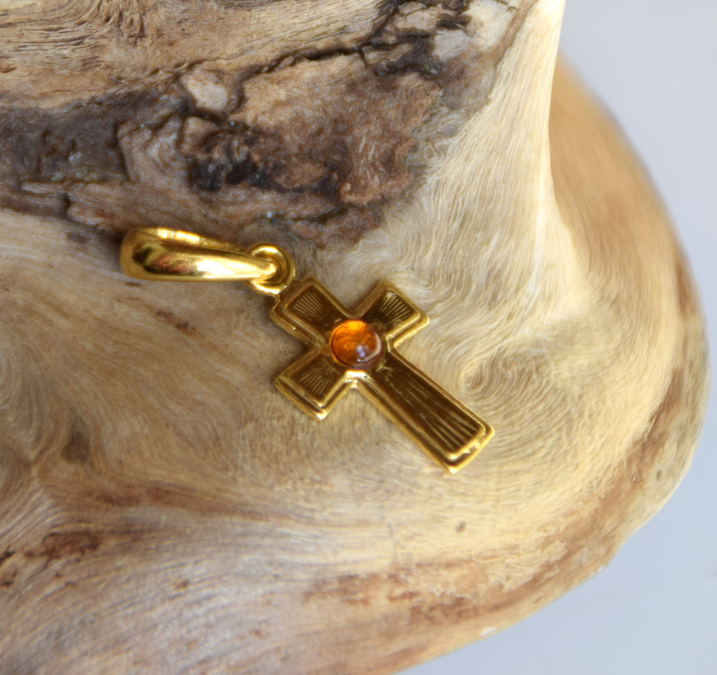 Classic style cross pendant in 925 Sterling Silver 18k Gold plated with natural Amber, MJ Baltica, BZW175