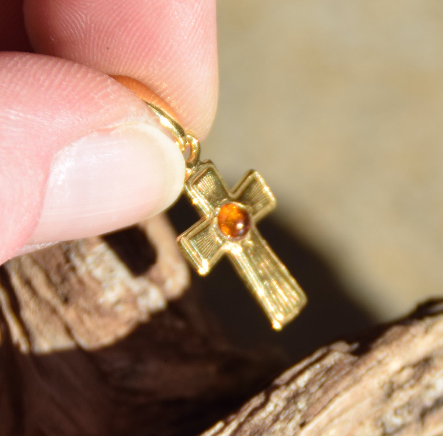 Classic style cross pendant in 925 Sterling Silver 18k Gold plated with natural Amber, MJ Baltica, BZW175
