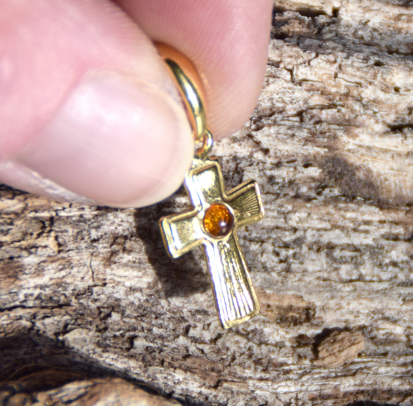 Classic style cross pendant in 925 Sterling Silver 18k Gold plated with natural Amber, MJ Baltica, BZW175