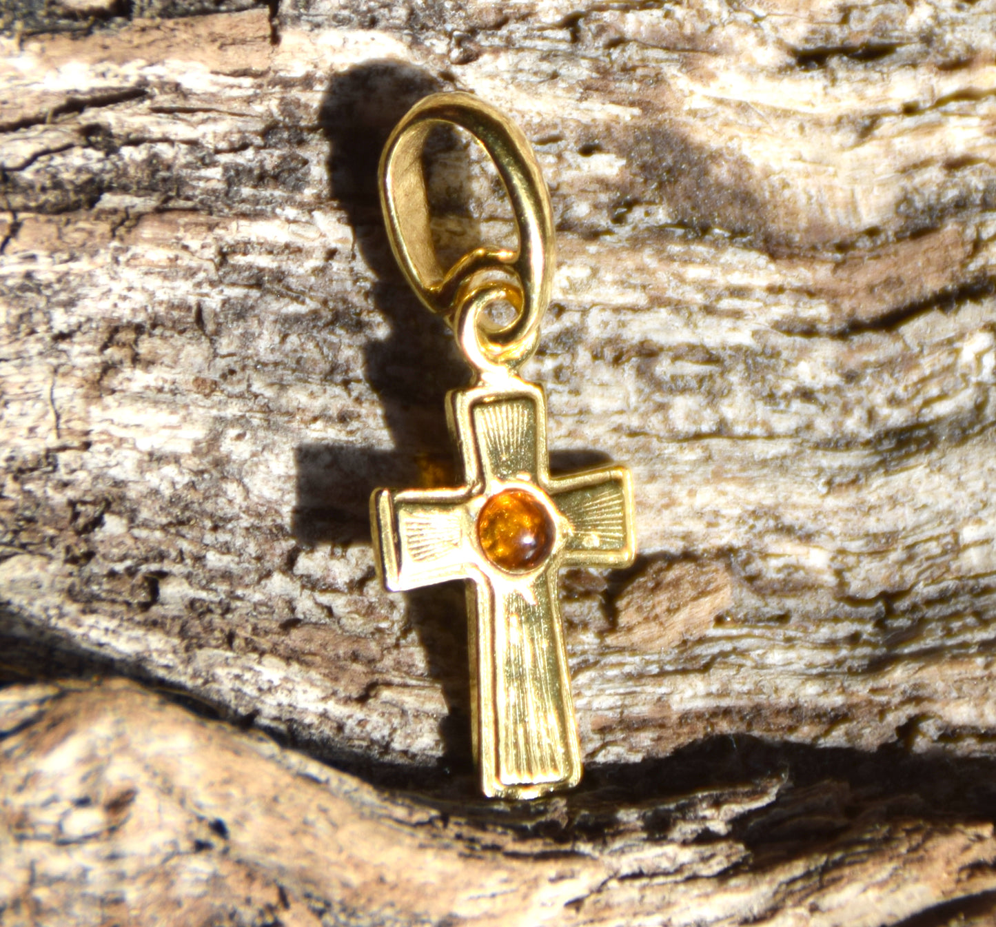 Classic style cross pendant in 925 Sterling Silver 18k Gold plated with natural Amber, MJ Baltica, BZW175