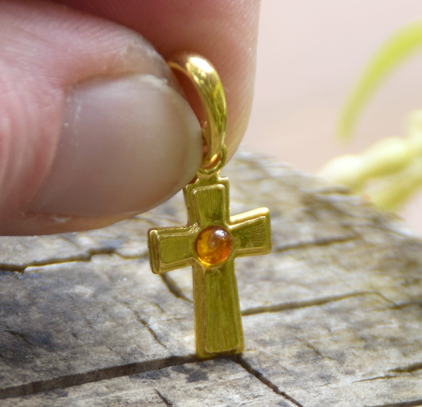 Classic style cross pendant in 925 Sterling Silver 18k Gold plated with natural Amber, MJ Baltica, BZW175