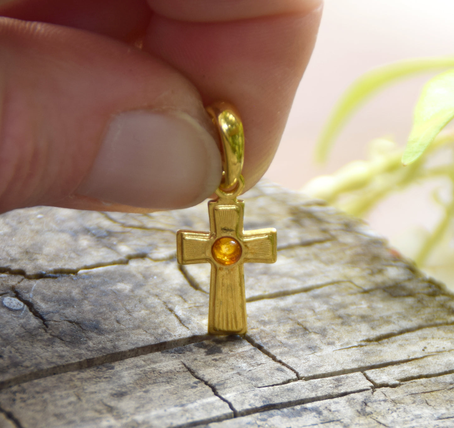 Classic style cross pendant in 925 Sterling Silver 18k Gold plated with natural Amber, MJ Baltica, BZW175