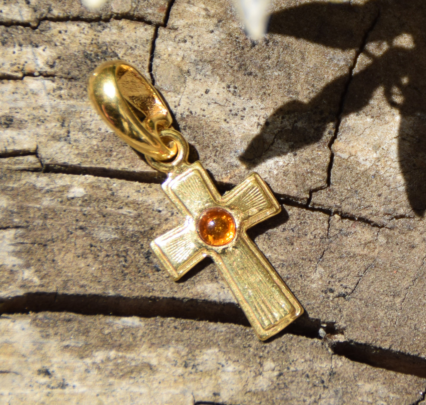 Classic style cross pendant in 925 Sterling Silver 18k Gold plated with natural Amber, MJ Baltica, BZW175