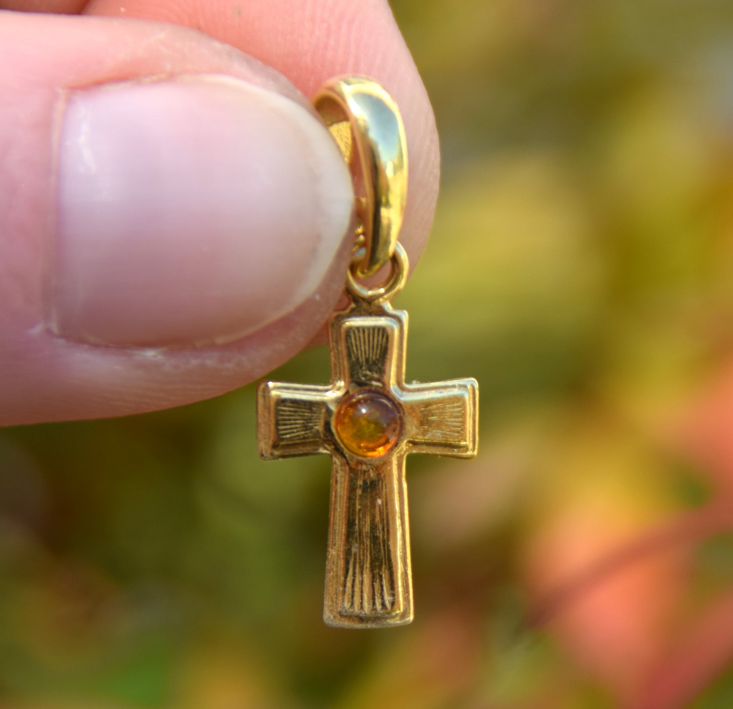 Classic style cross pendant in 925 Sterling Silver 18k Gold plated with natural Amber, MJ Baltica, BZW175