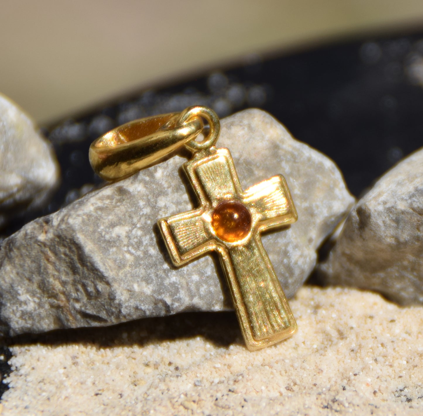 Classic style cross pendant in 925 Sterling Silver 18k Gold plated with natural Amber, MJ Baltica, BZW175