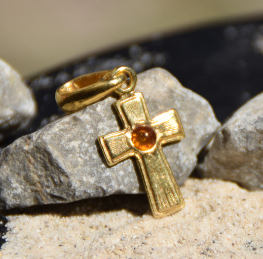 Classic style cross pendant in 925 Sterling Silver 18k Gold plated with natural Amber, MJ Baltica, BZW175