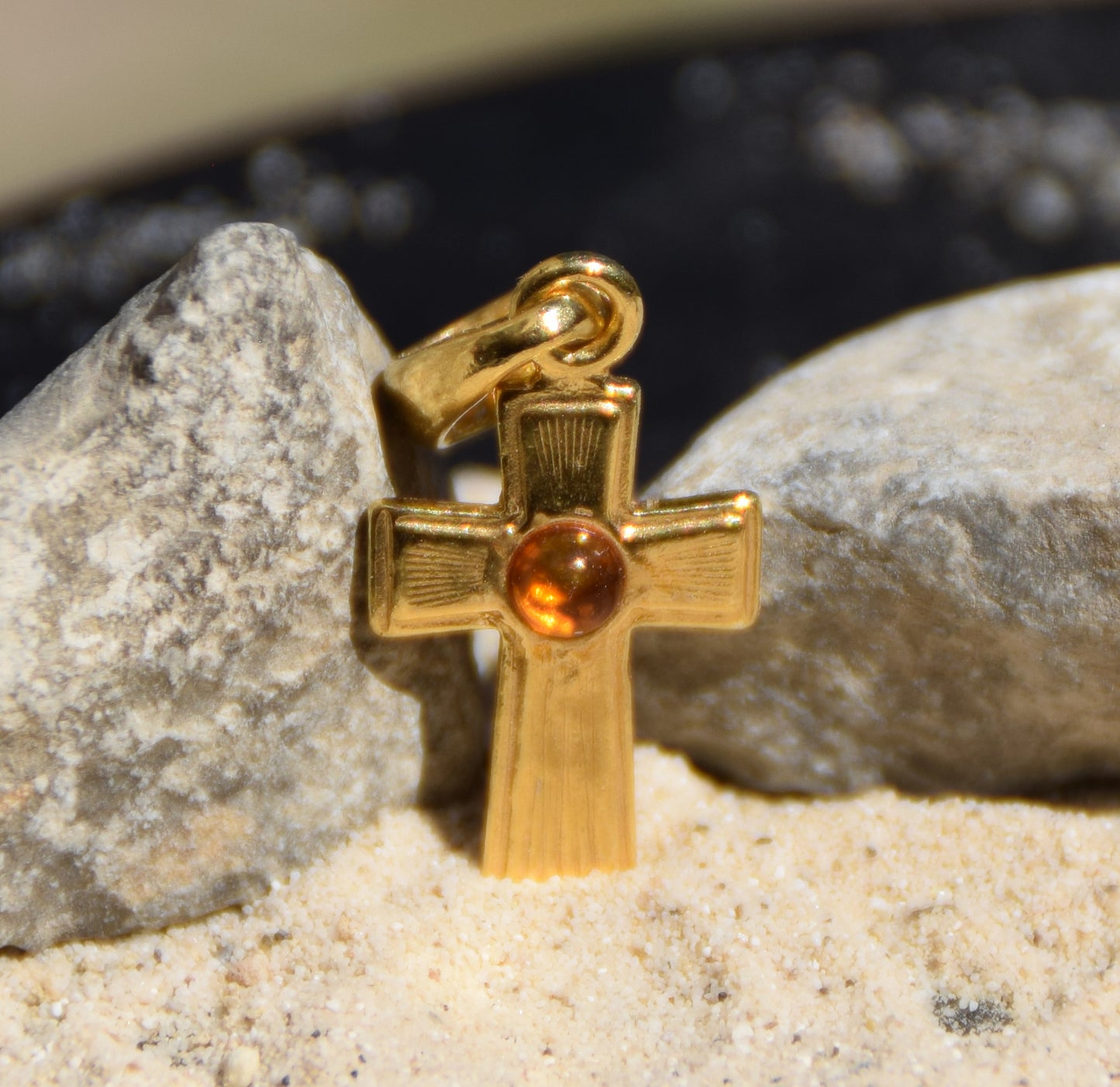 Classic style cross pendant in 925 Sterling Silver 18k Gold plated with natural Amber, MJ Baltica, BZW175