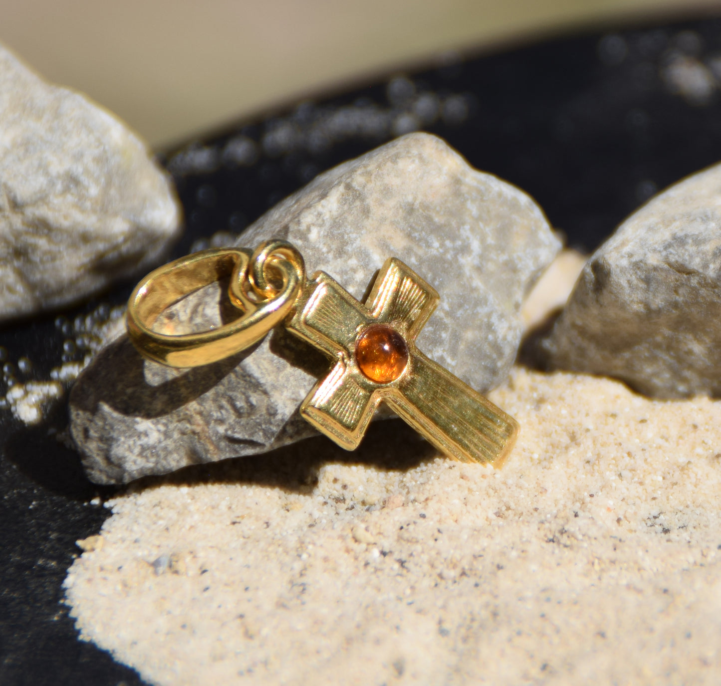 Classic style cross pendant in 925 Sterling Silver 18k Gold plated with natural Amber, MJ Baltica, BZW175