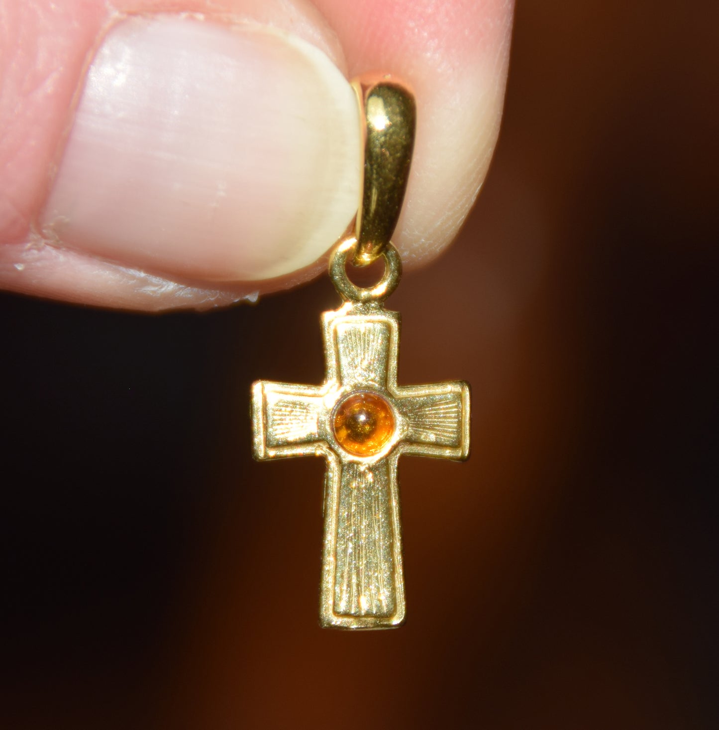 Classic style cross pendant in 925 Sterling Silver 18k Gold plated with natural Amber, MJ Baltica, BZW175