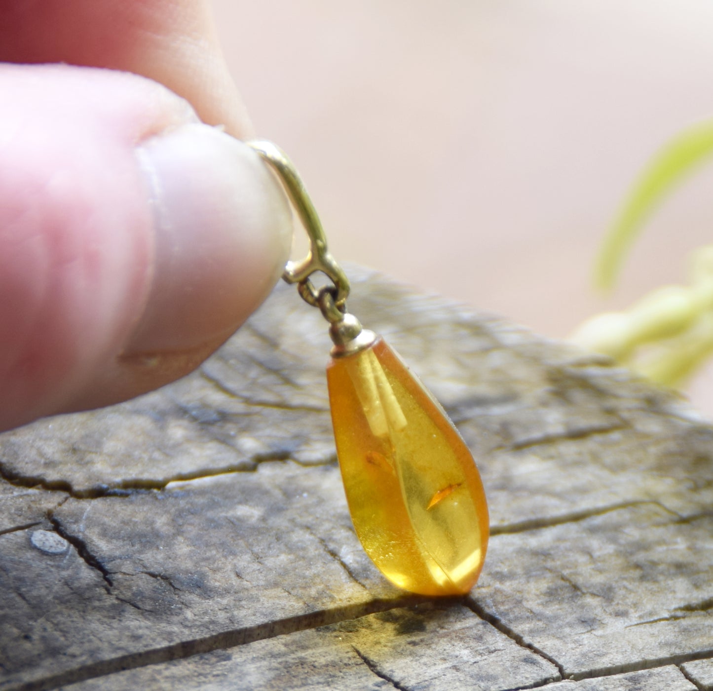 Classic drop pendant with cognac-colored natural Amber and 18k Gold-plated Silver, MJ Baltica, BZW177