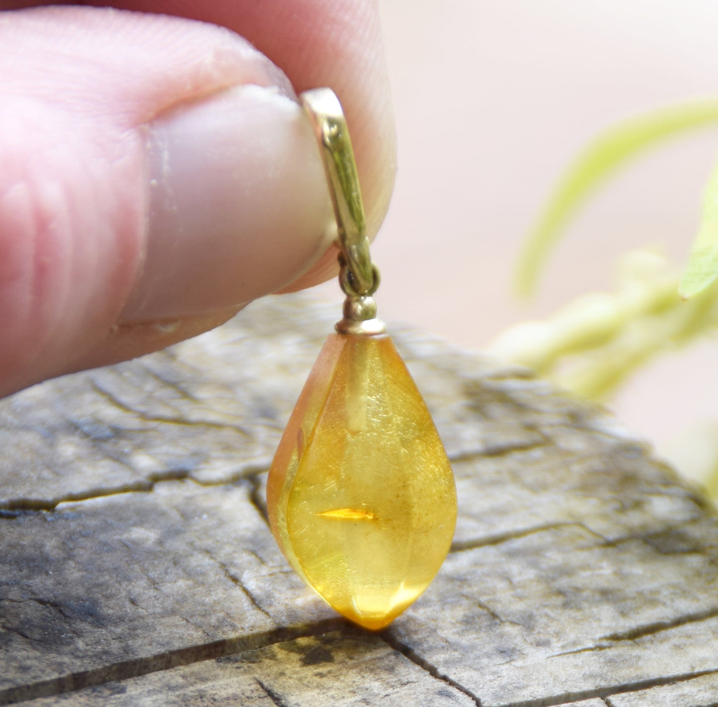 Classic drop pendant with cognac-colored natural Amber and 18k Gold-plated Silver, MJ Baltica, BZW177