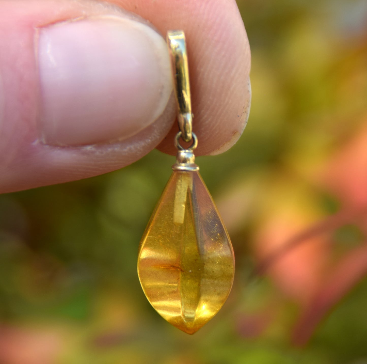 Classic drop pendant with cognac-colored natural Amber and 18k Gold-plated Silver, MJ Baltica, BZW177