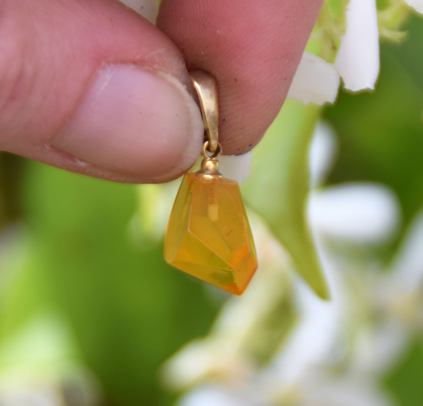 Classic pendant with natural cognac-colored Amber gemstone and 18k Gold-plated Silver, MJ Baltica, BZW178