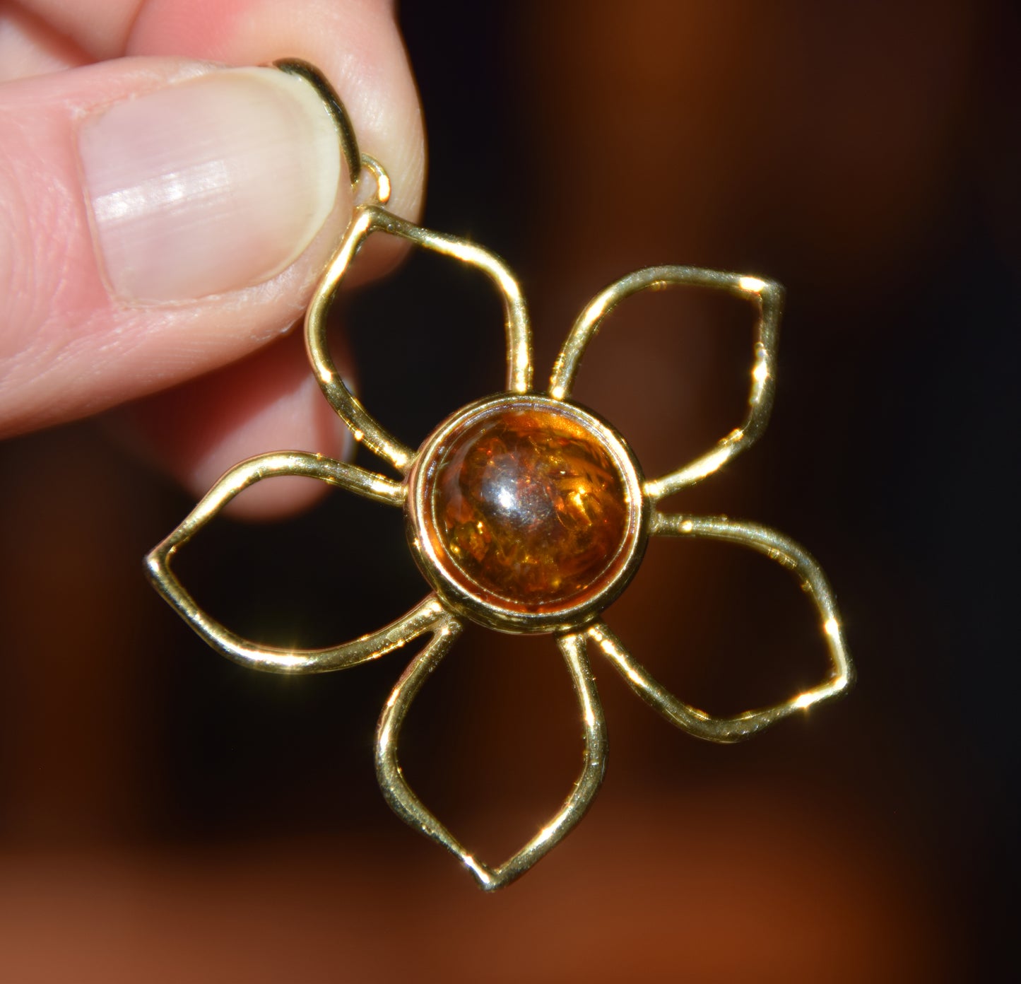 Pendant with large natural cognac amber flower and 18k gold-plated 925 sterling silver, MJ Baltica, BZW179