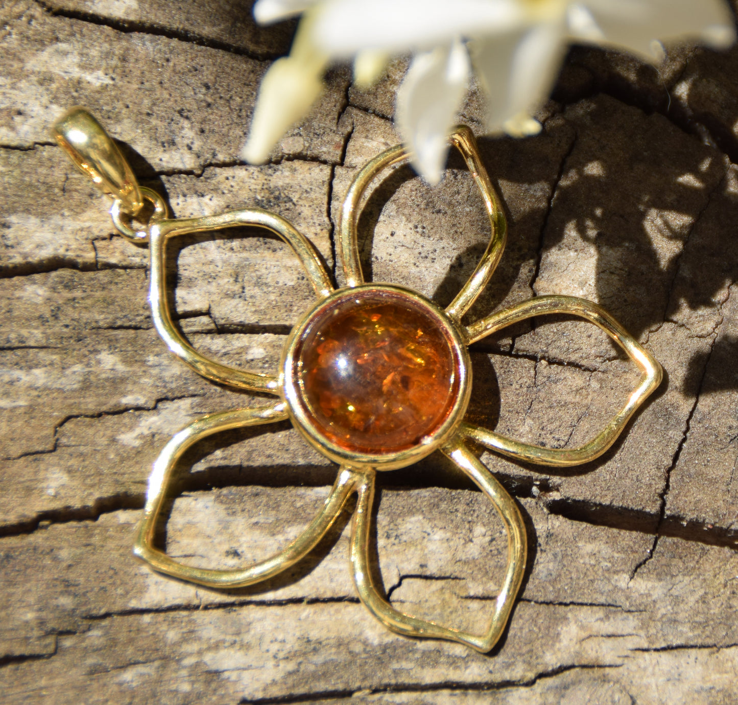 Pendant with large natural cognac amber flower and 18k gold-plated 925 sterling silver, MJ Baltica, BZW179
