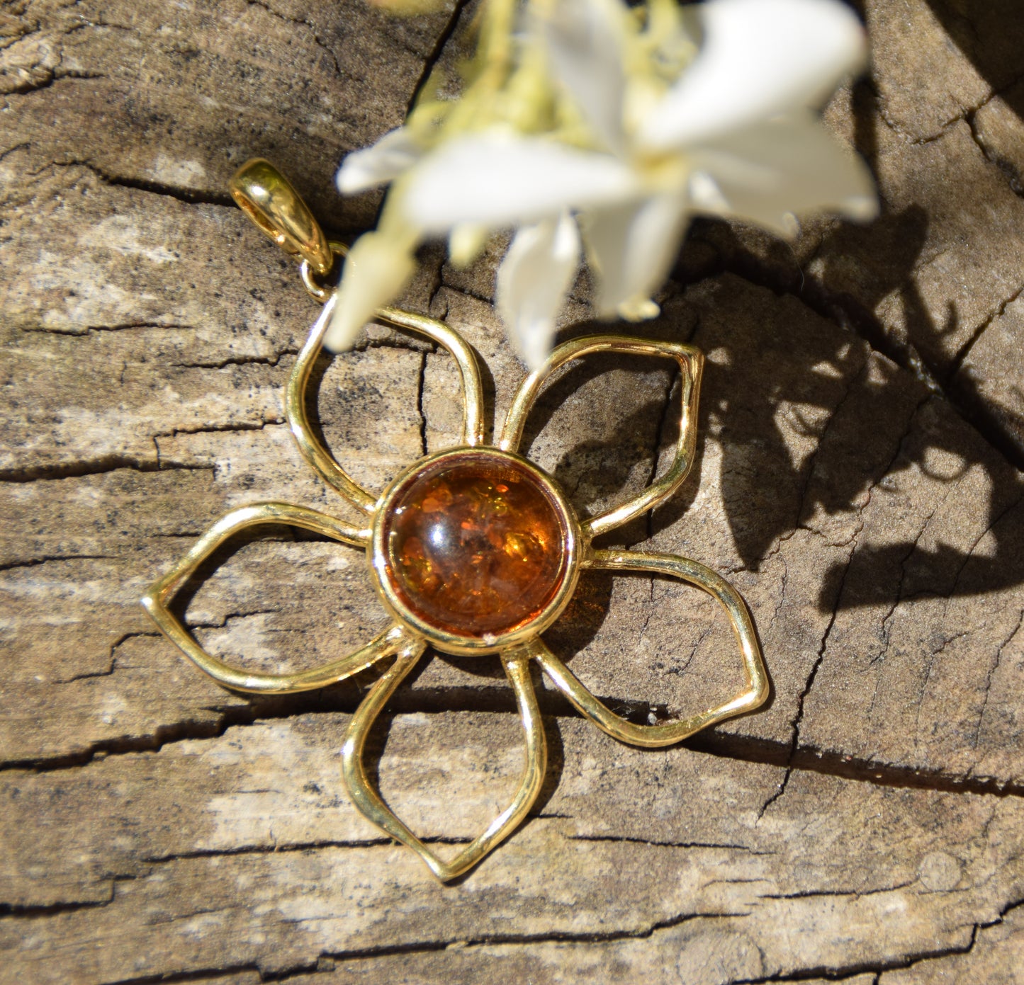 Pendant with large natural cognac amber flower and 18k gold-plated 925 sterling silver, MJ Baltica, BZW179