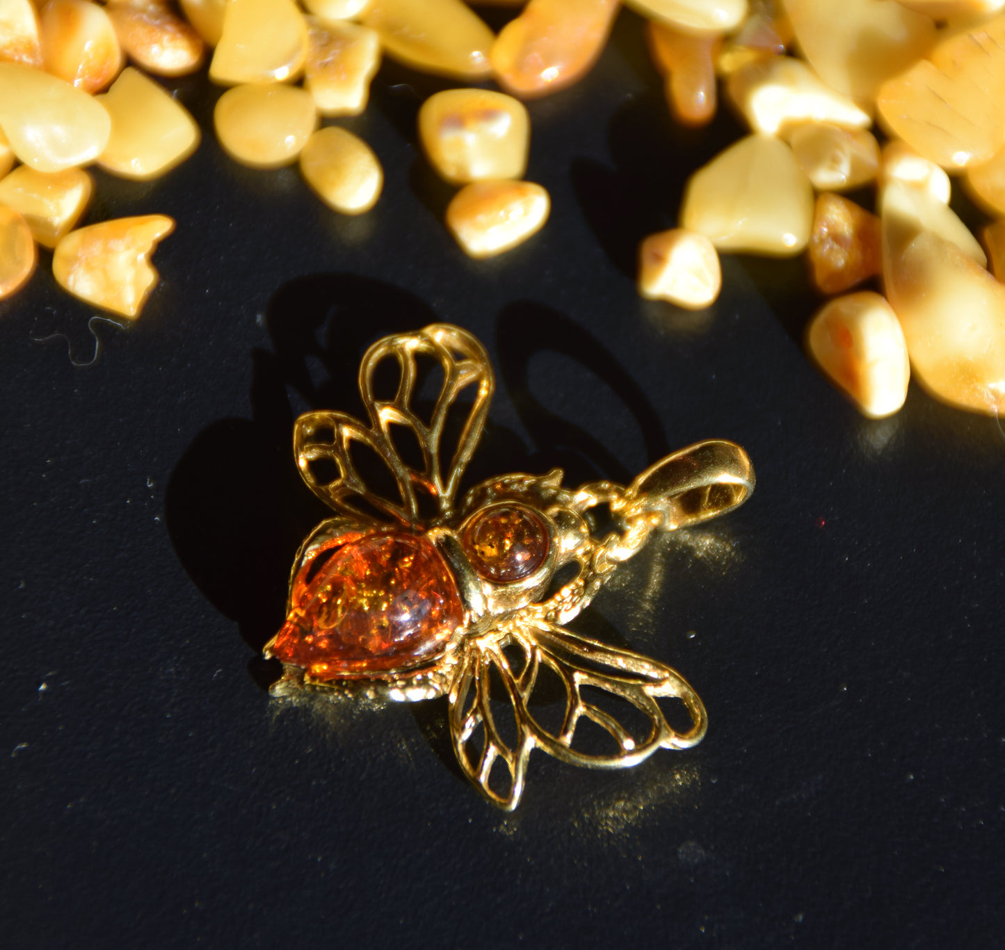 Delicate bee pendant in natural cognac-colored Amber and 18k Gold-plated 925 Sterling Silver, MJ Baltica, BZW181