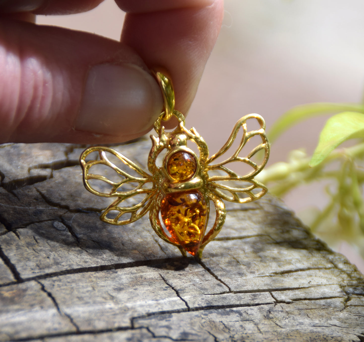 Delicate bee pendant in natural cognac-colored Amber and 18k Gold-plated 925 Sterling Silver, MJ Baltica, BZW181