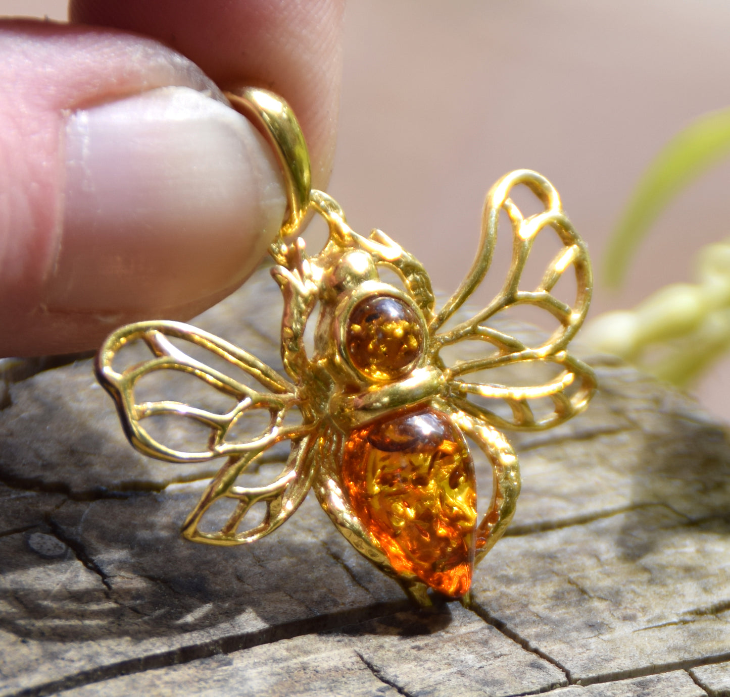 Delicate bee pendant in natural cognac-colored Amber and 18k Gold-plated 925 Sterling Silver, MJ Baltica, BZW181