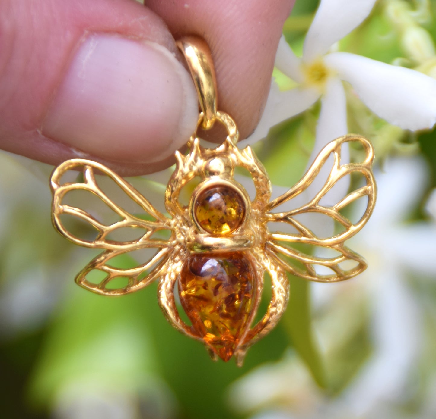 Delicate bee pendant in natural cognac-colored Amber and 18k Gold-plated 925 Sterling Silver, MJ Baltica, BZW181