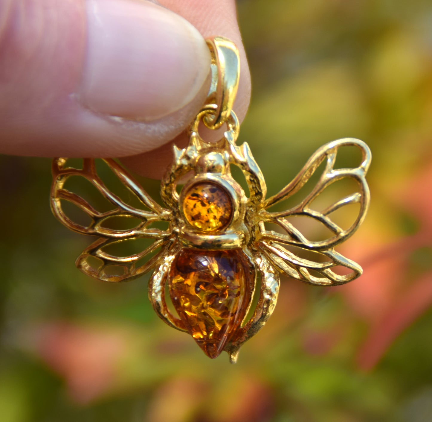 Delicate bee pendant in natural cognac-colored Amber and 18k Gold-plated 925 Sterling Silver, MJ Baltica, BZW181